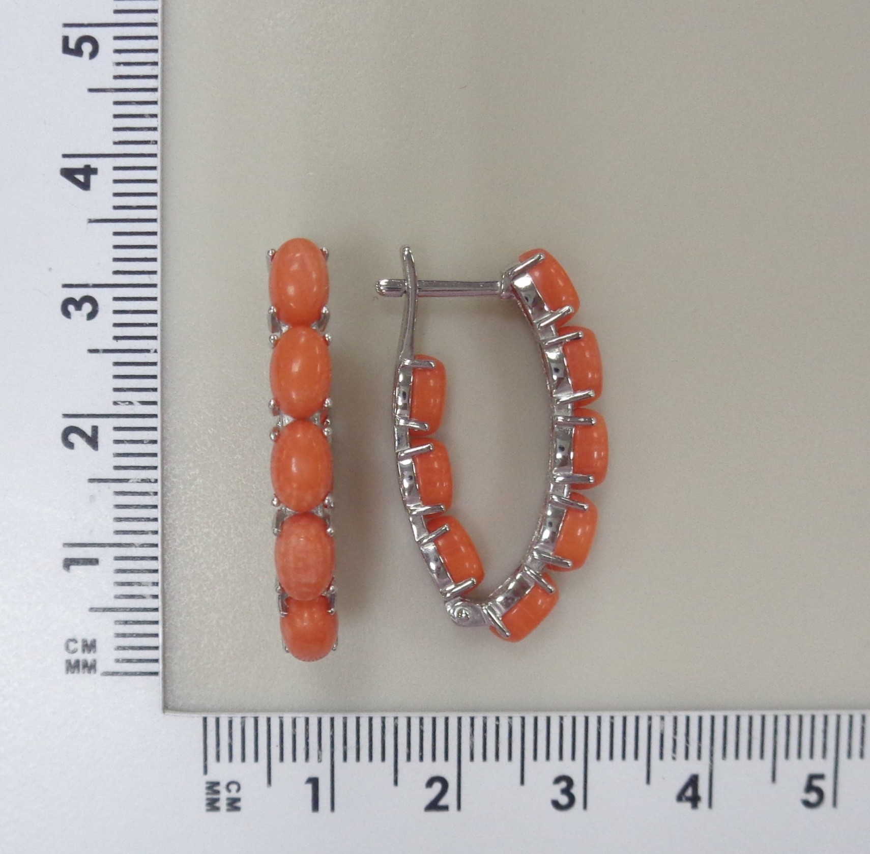Серебряные серьги с кораллами